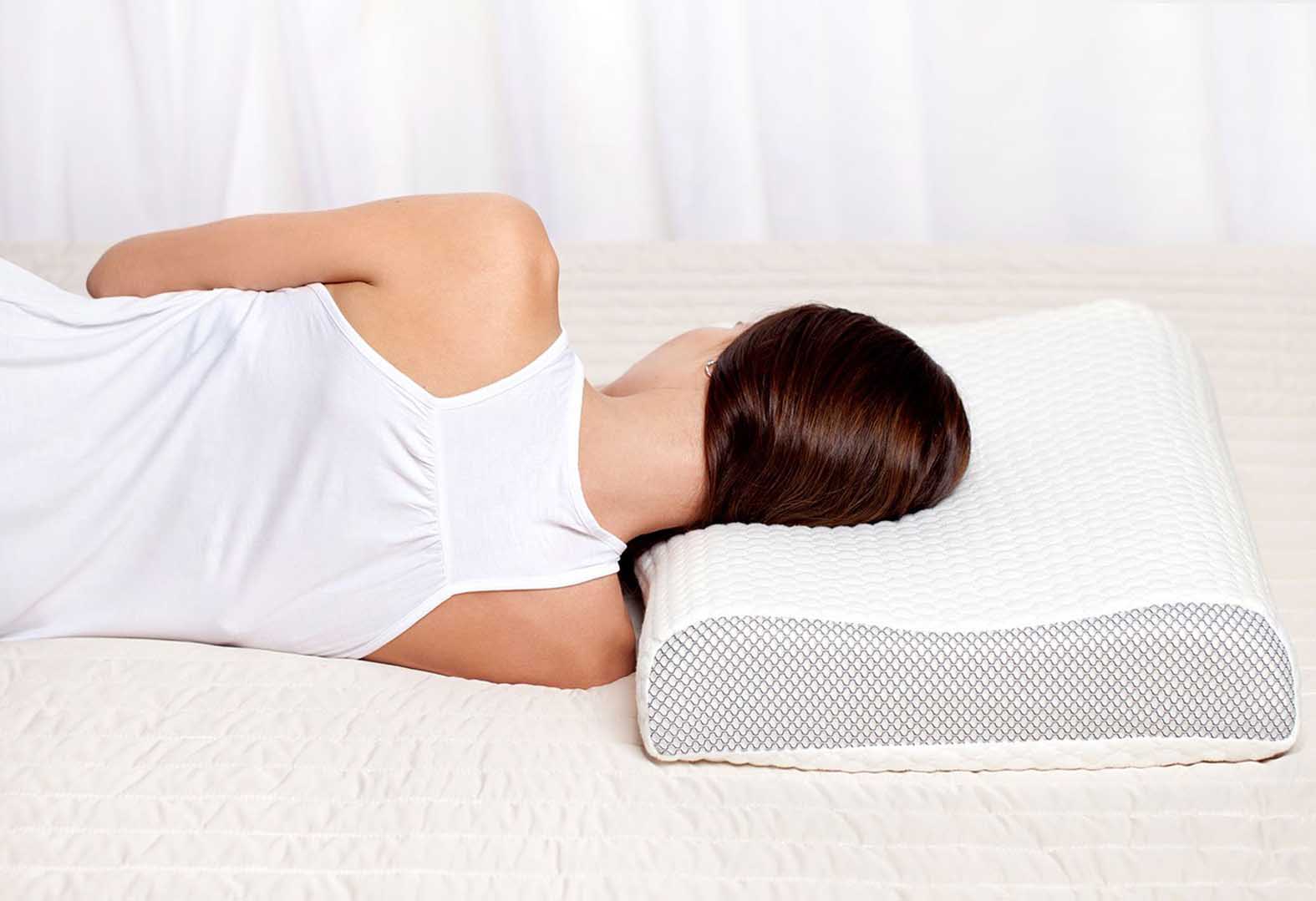 Сплю без матраса. Подушка ортопедическая estudi Blanco. Подушка для сна на боку. Ортопедическая подушка для сна на боку. Правильная подушка для сна.